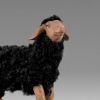 Immagine di Pecora con lana nera Presepe Hannah Alpin 40 cm stile tirolese legno e stoffa