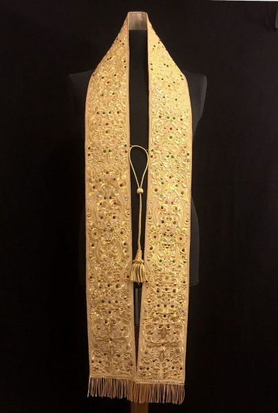 Immagine di Stola sacerdotale / diaconale dritta con ricchissimo ricamo oro e strass