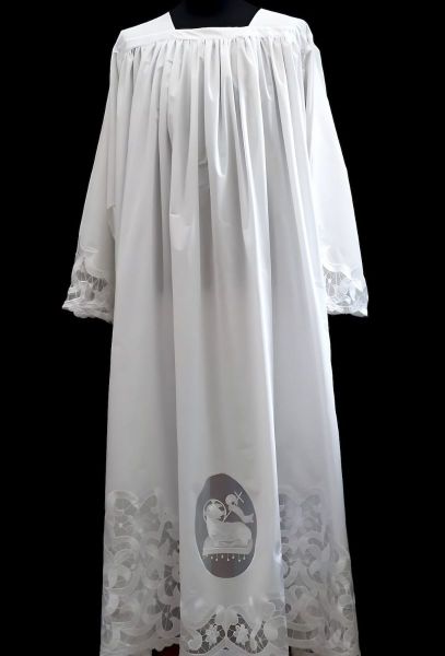 Imagen de A MEDIDA Alba sacerdotal con bordado muy elaborado y Cordero