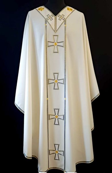Imagen de Casulla sacerdotal cuello en V bordado a cordón, hilo plateado y color