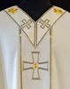 Imagen de Casulla sacerdotal cuello en V bordado a cordón, hilo plateado y color