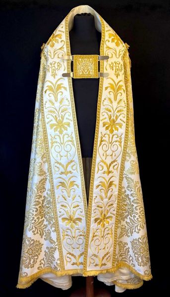 Immagine di Piviale Romano laminato con stolone e scudo in raso e frangia