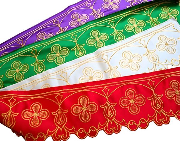 Immagine di Pizzo per tovaglia Altare ricamo Croce oro su raso 14 cm