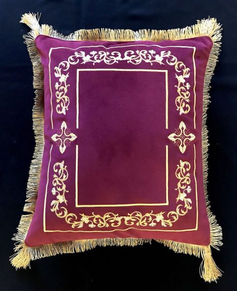 Immagine di Cuscino per leggio 42x34 cm in velluto riccamente ricamato