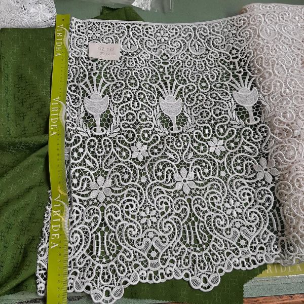 Immagine di Pizzo grande per tovaglia altare Croce Rombo H. 60 cm